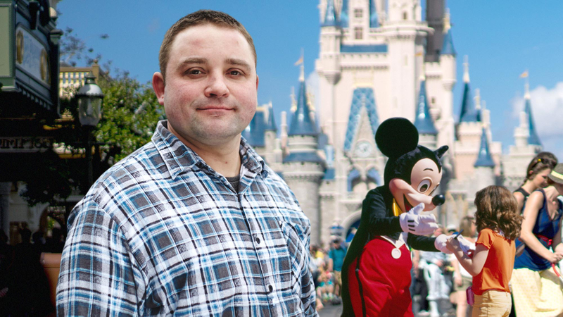 Illustration for article titled Polite Disney World Guest Decides Not To Bother Mickey Mouse For Picture